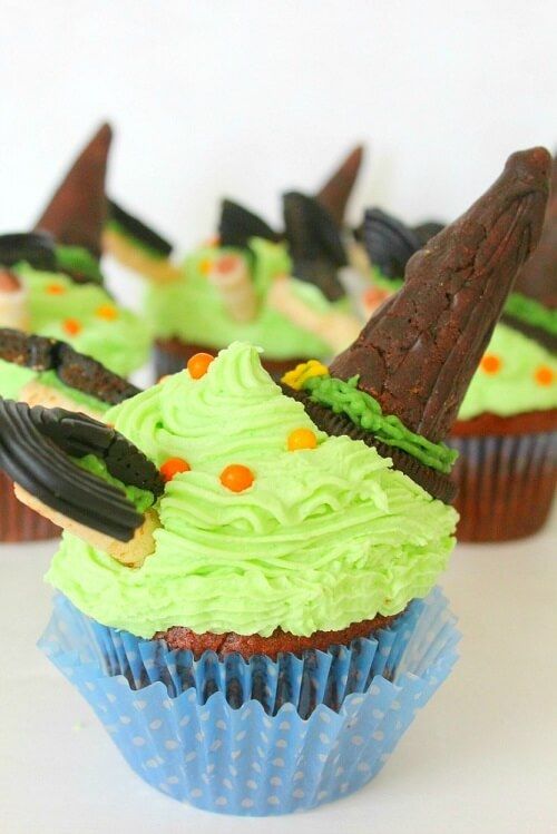 Dazzle Your Guests: Creative Halloween Cupcake Decorating Ideas